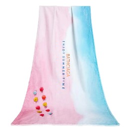 Bagaimana cara mengemas tuala pantai semasa perjalanan dan mencegah pasir melekat?